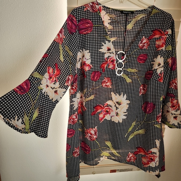 Relativity Blouse Pullover Black White Floral Print  Flutter Sleeve Plus Size 2X - Picture 1 of 11